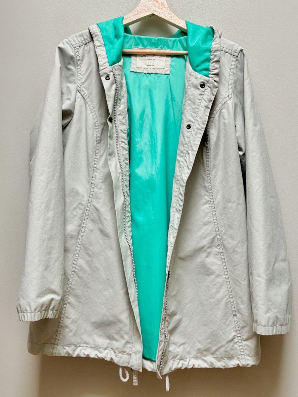 Eddie Bauer Biege & Green Rain Jacket